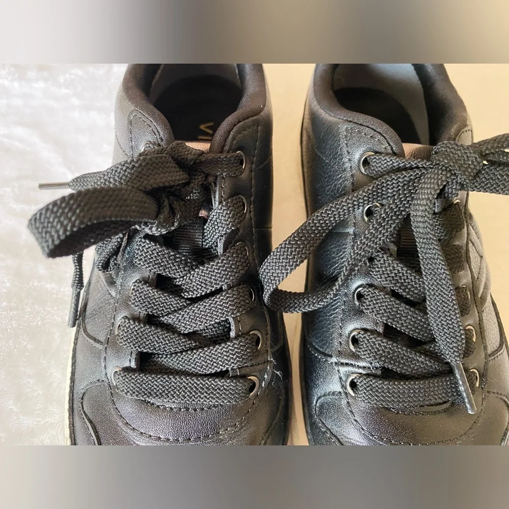 Vionic Women's Elise Lace-Up Sneakers Black Leather Size‎ 5